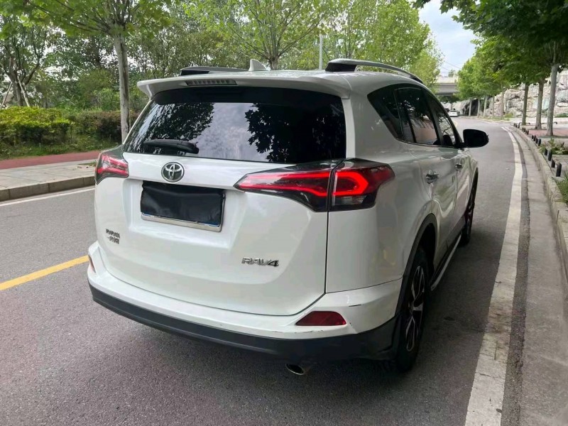 衡阳17年丰田RAV47