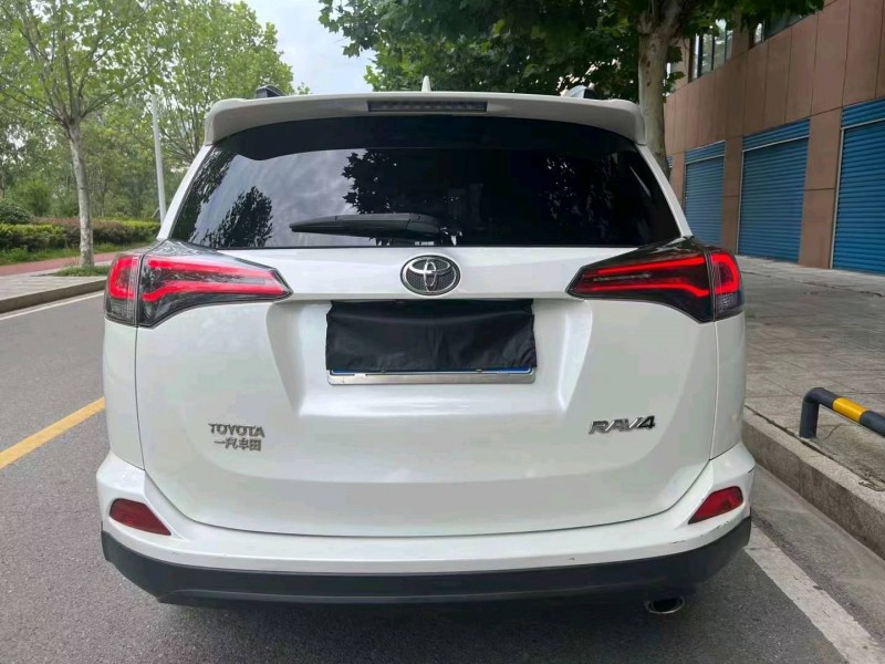 衡阳17年丰田RAV48