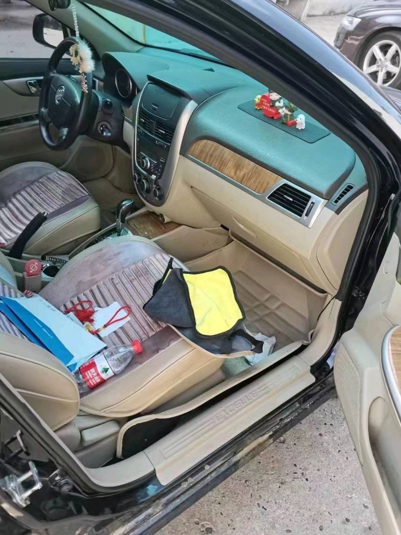 武汉16年别克凯越5