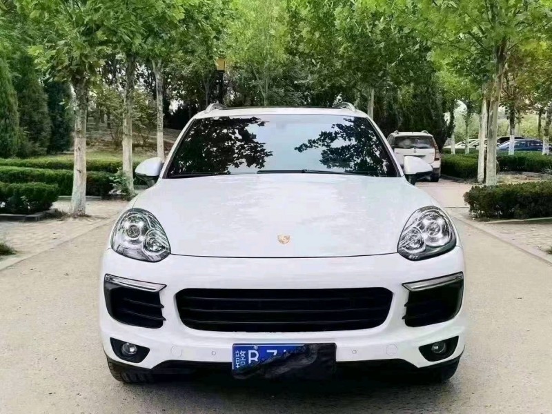 济南15年保时捷卡宴1