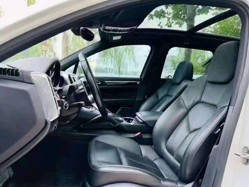 济南15年保时捷卡宴8