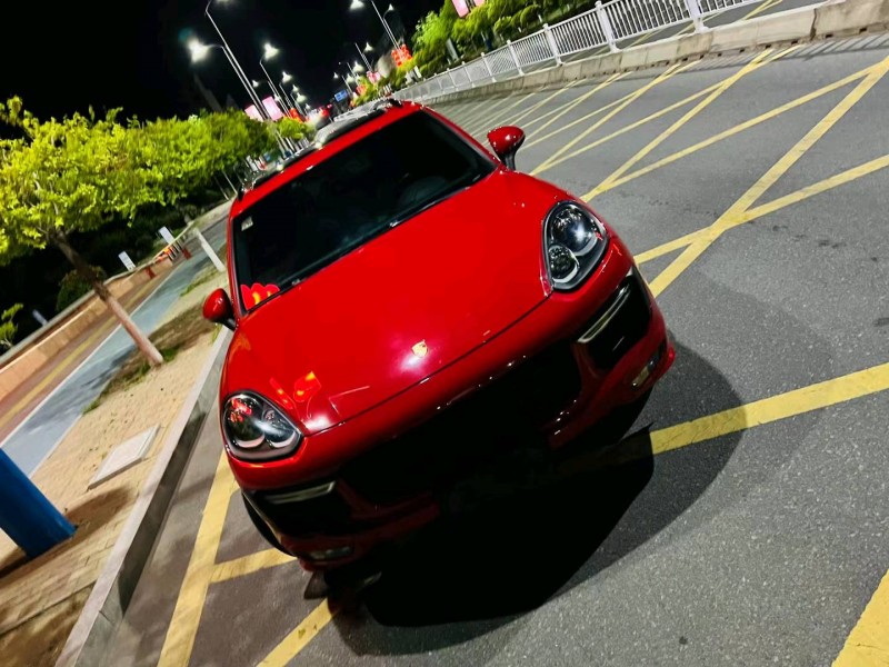 济南17年保时捷卡宴1