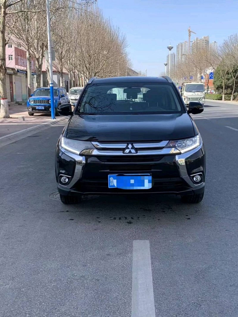 保定18年三菱欧蓝德1