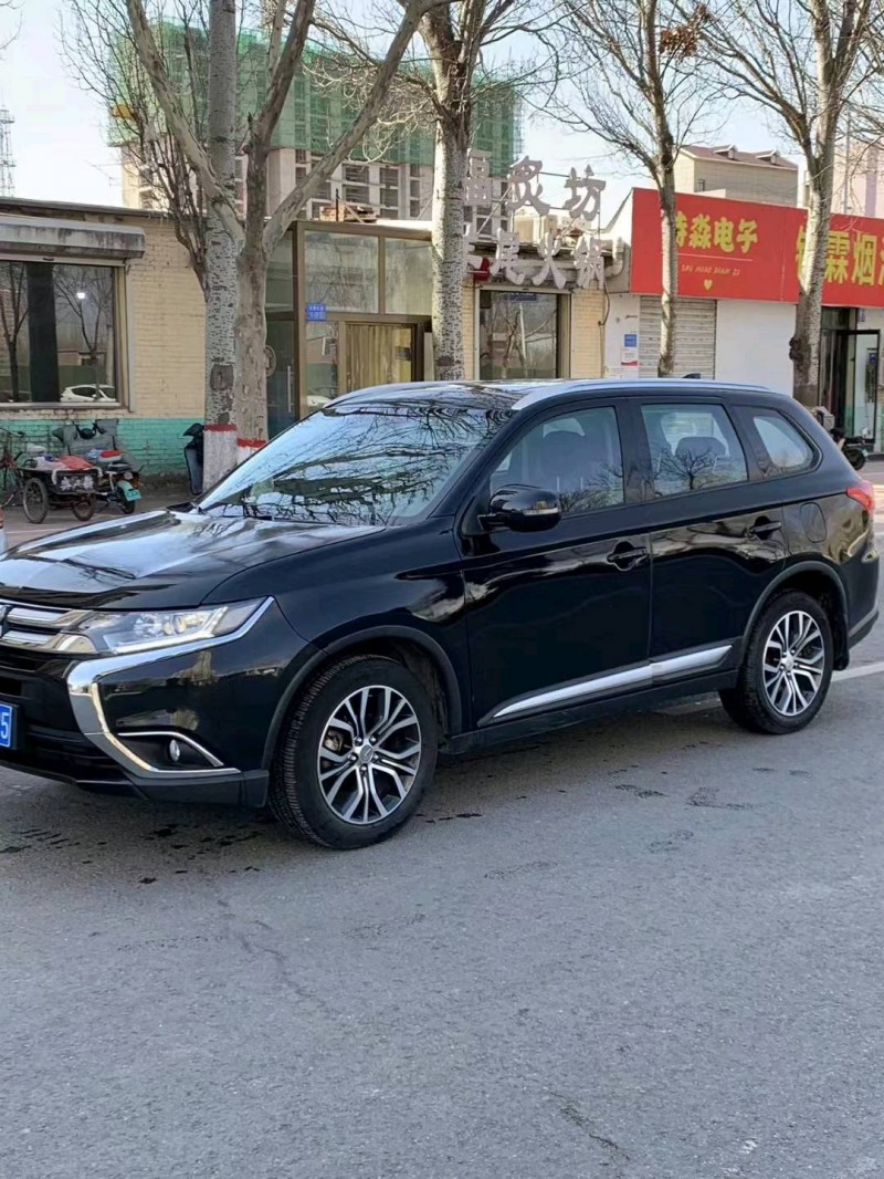 保定18年三菱欧蓝德3