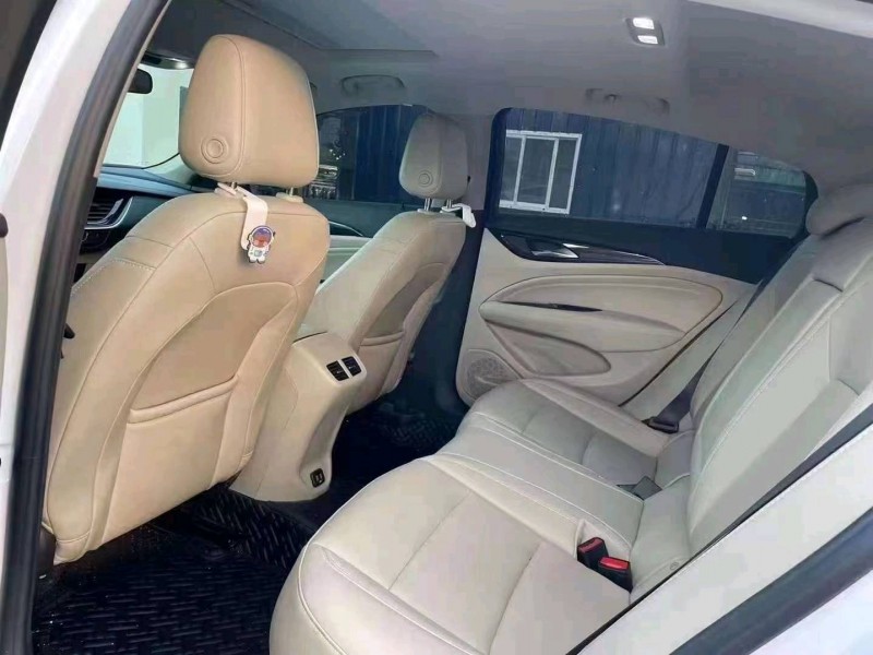 宜昌22年别克君威8