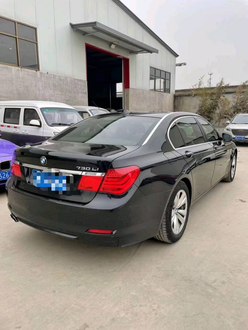 保定12年宝马7系8