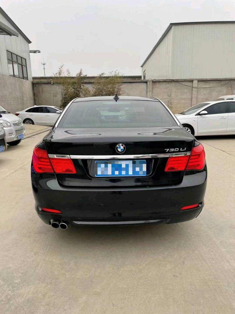 保定12年宝马7系9