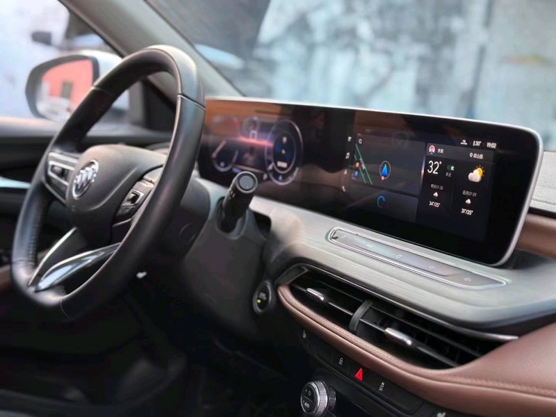 济宁22年别克威朗3