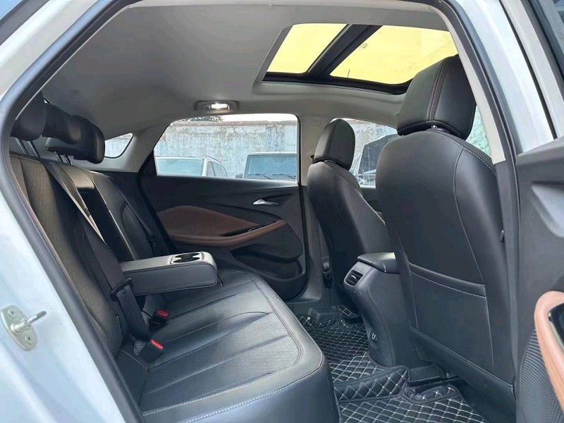 济宁22年别克威朗6