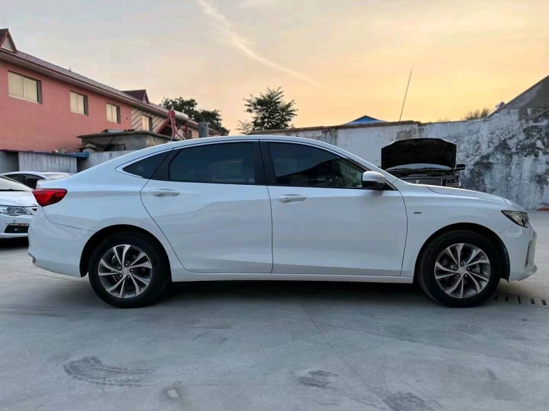 济宁22年别克威朗7