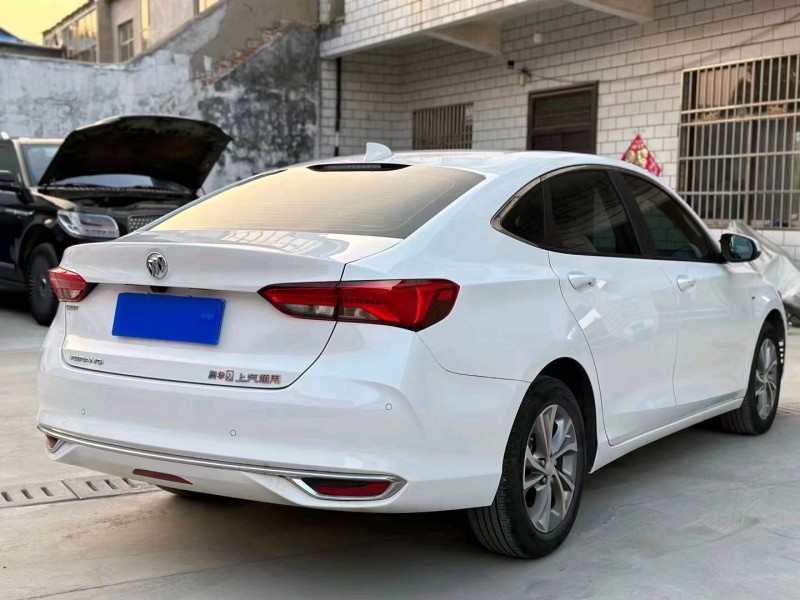 济宁22年别克威朗8