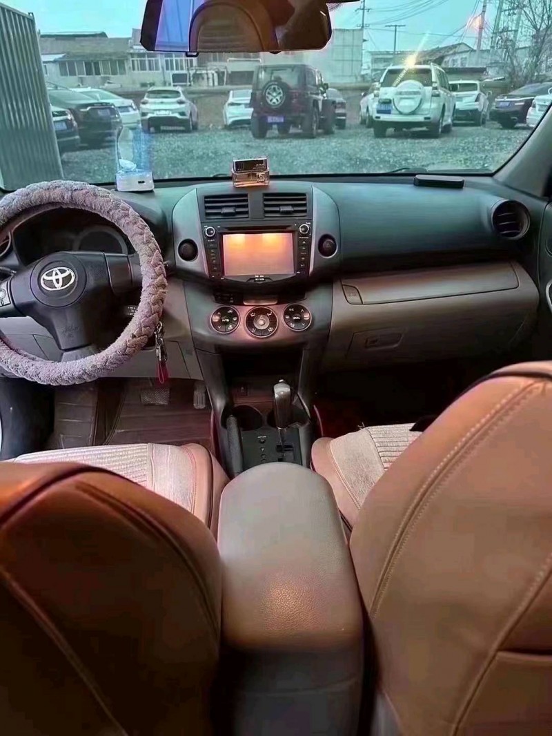 济南11年丰田RAV46