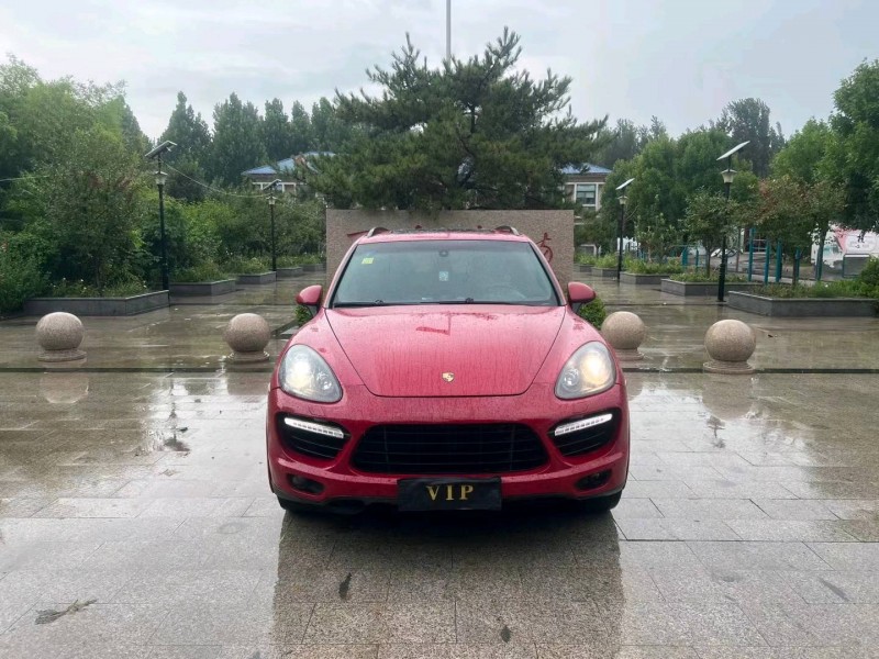 济南13年保时捷卡宴1