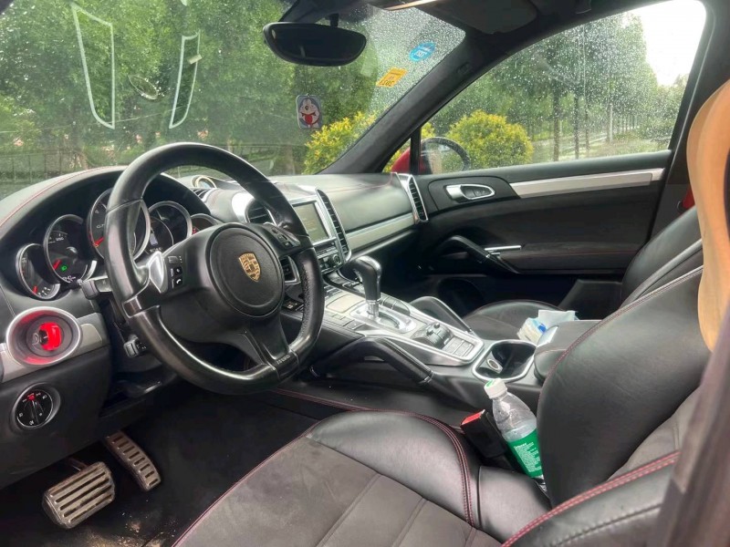 济南13年保时捷卡宴4