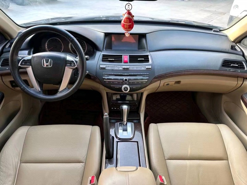 济宁13年本田雅阁4