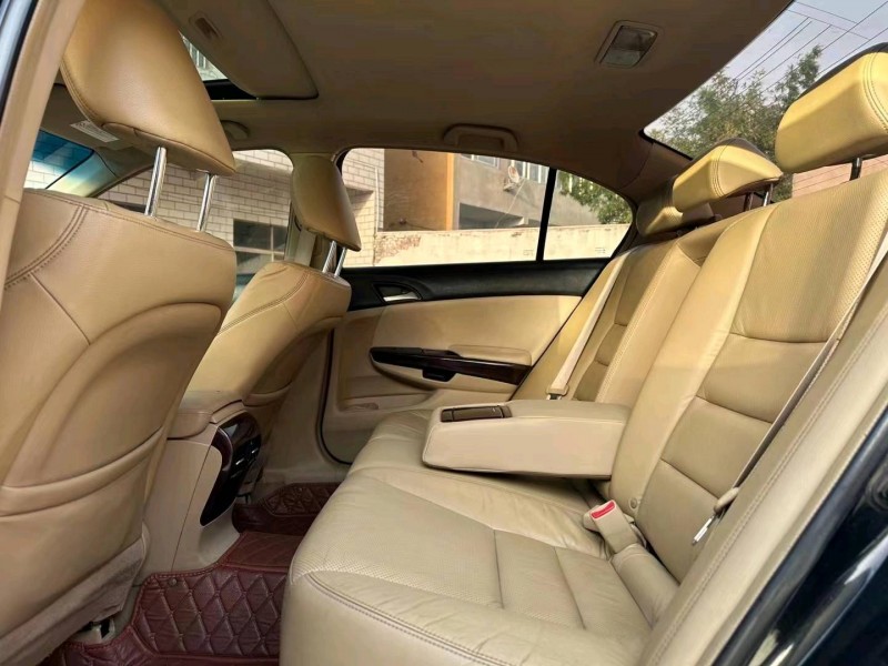 济宁13年本田雅阁5