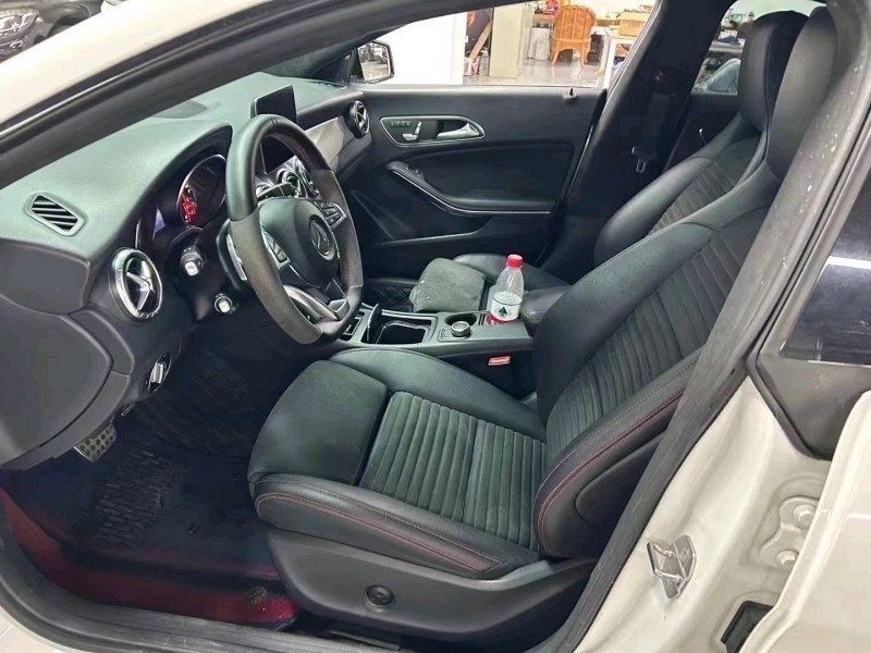 曲靖21年奔馳CLA7