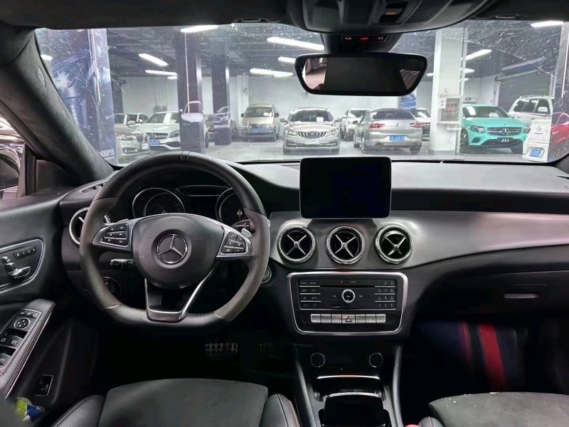 曲靖21年奔馳CLA8