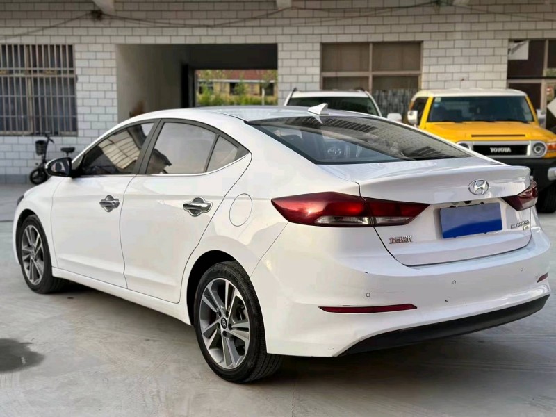 济宁16年现代领动8