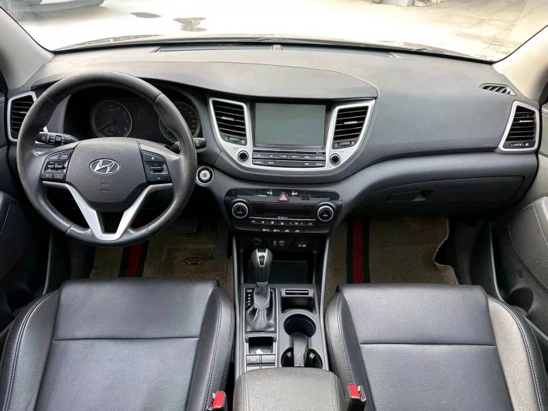 济宁16年现代途胜5