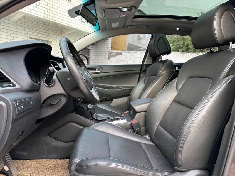 济宁16年现代途胜6