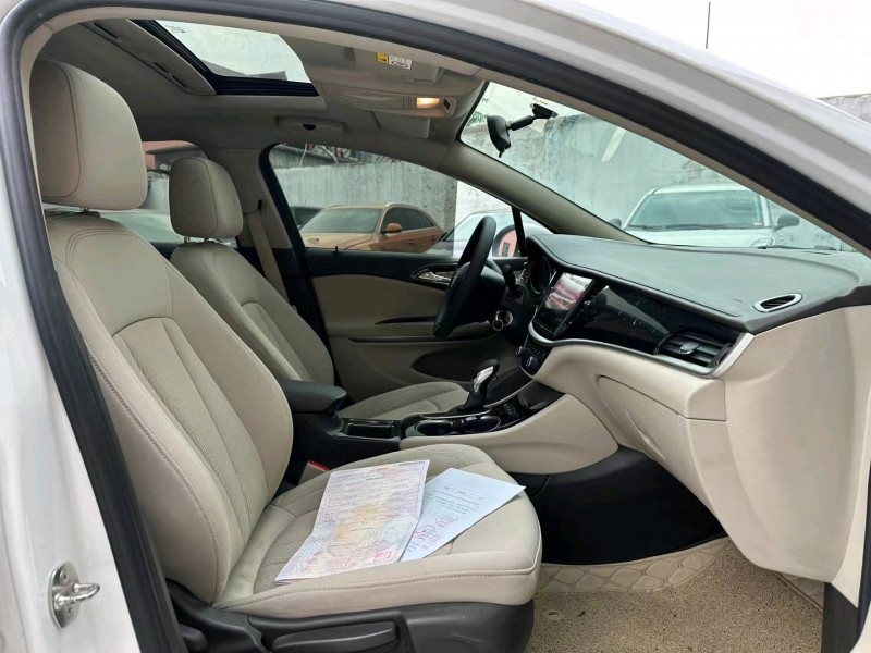 济宁17年别克威朗4