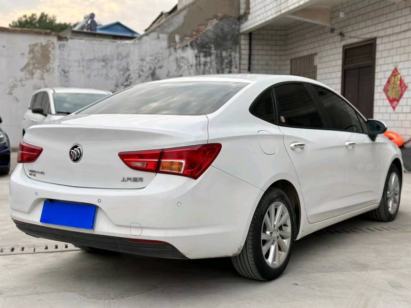 济宁17年别克威朗8