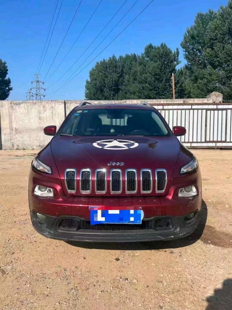 枣庄16年Jeep自由光1
