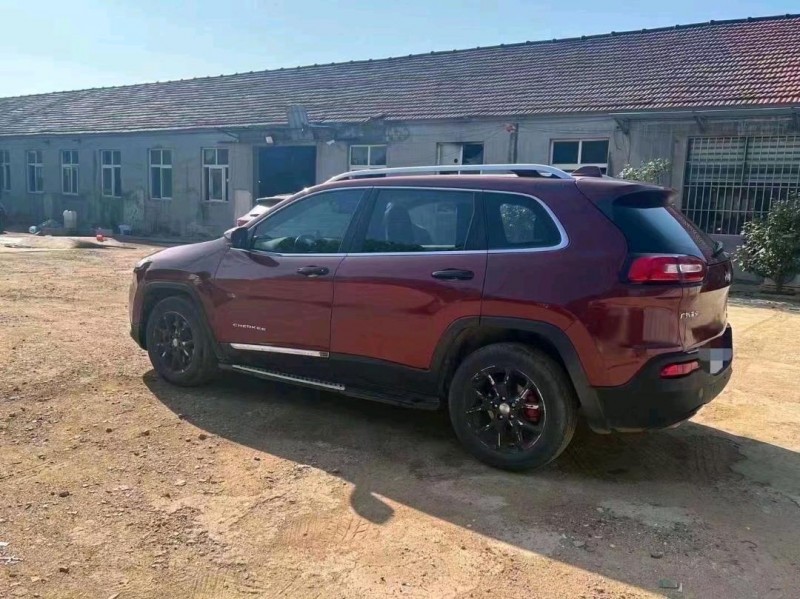 枣庄16年Jeep自由光2