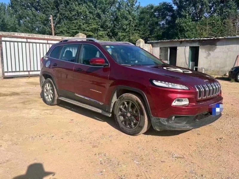 枣庄16年Jeep自由光3