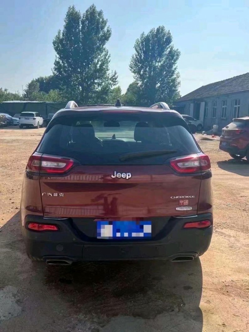 枣庄16年Jeep自由光5