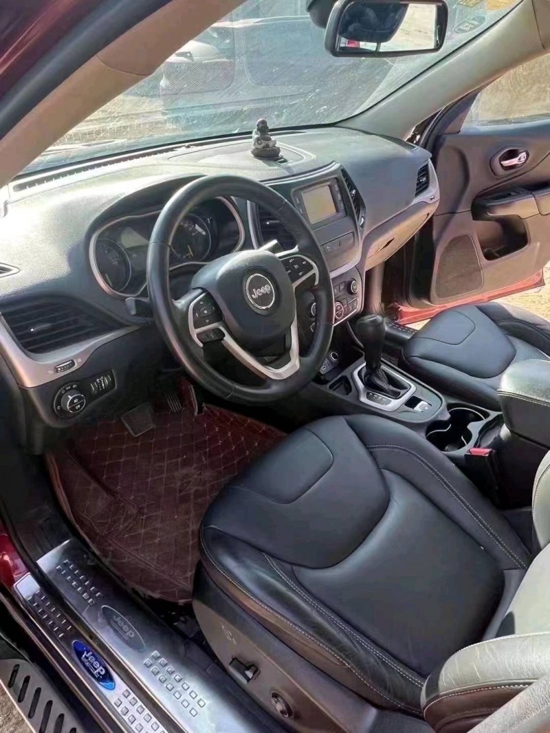 枣庄16年Jeep自由光6