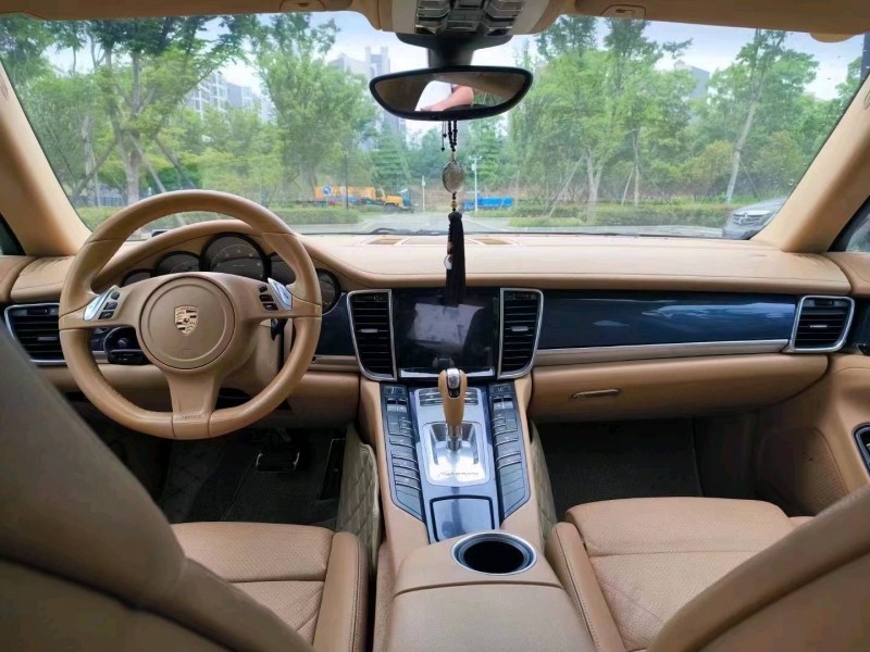 宜昌12年保时捷帕拉梅拉8