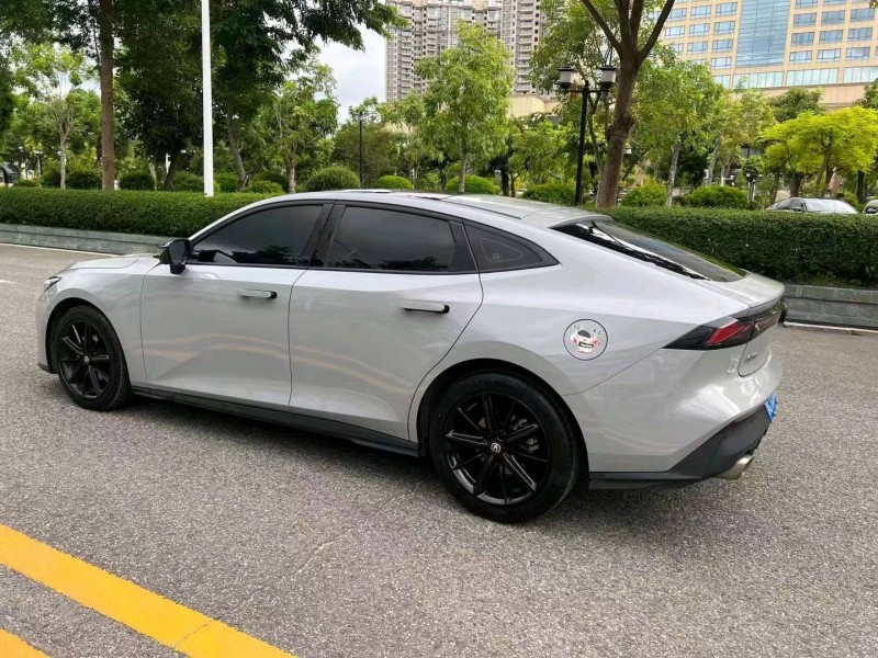 珠海22年長安汽車UNI-V8
