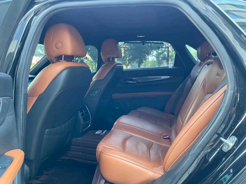 济宁17年凯迪拉克CT64