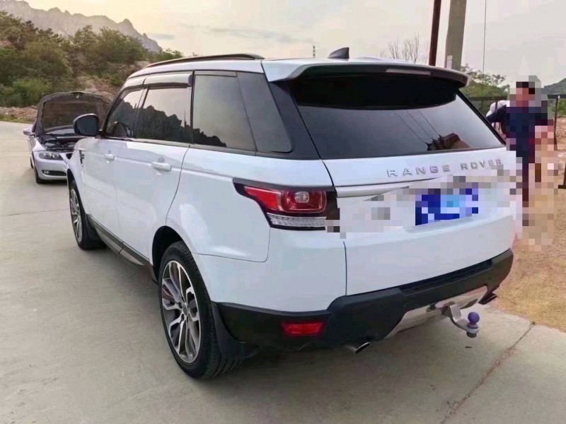 青岛17年路虎揽胜运动7