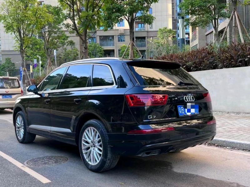 广州19年奥迪Q78