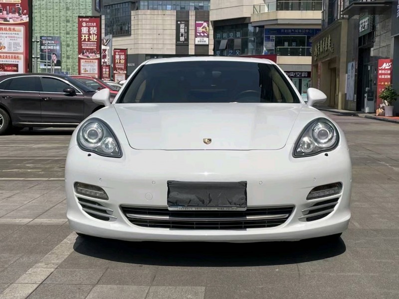 重庆13年保时捷帕拉梅拉1
