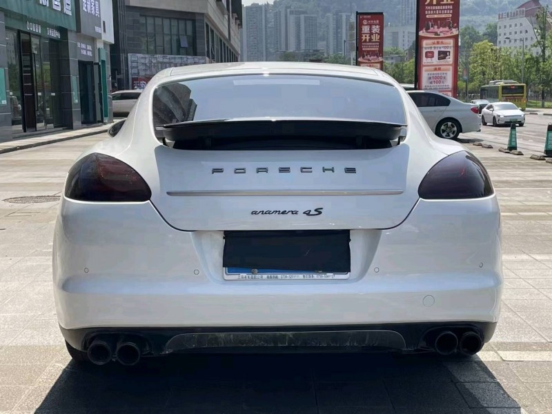 重庆13年保时捷帕拉梅拉6