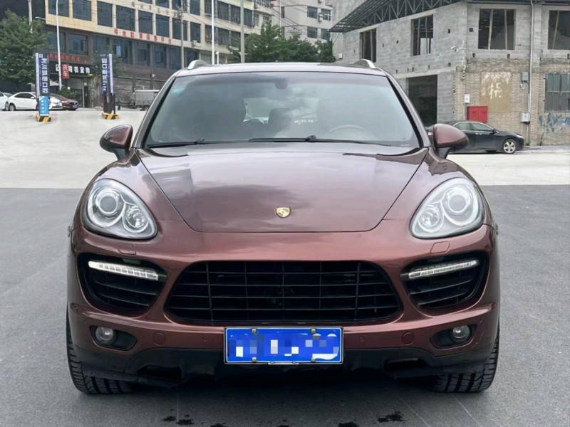 重庆12年保时捷卡宴1