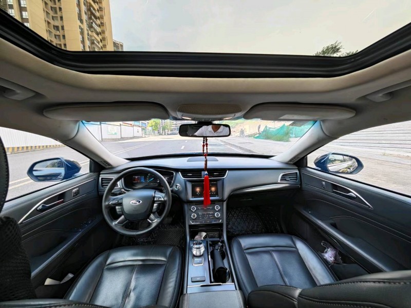 重庆16年福特金牛座9