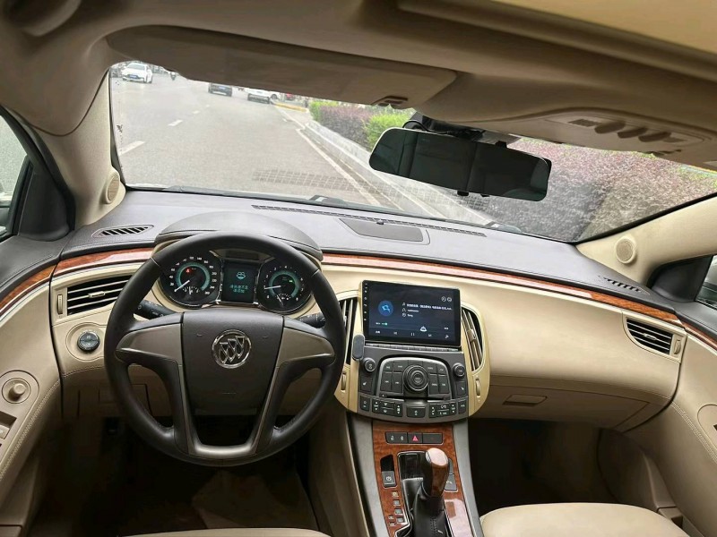 重庆12年别克君越5