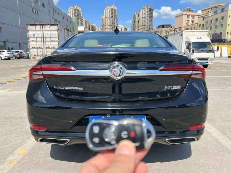 珠海20年别克君越5