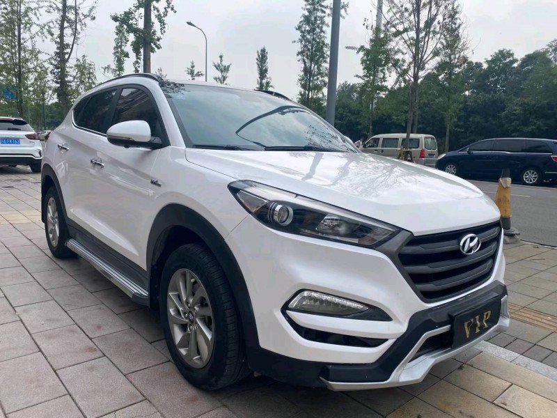 成都16年现代途胜3