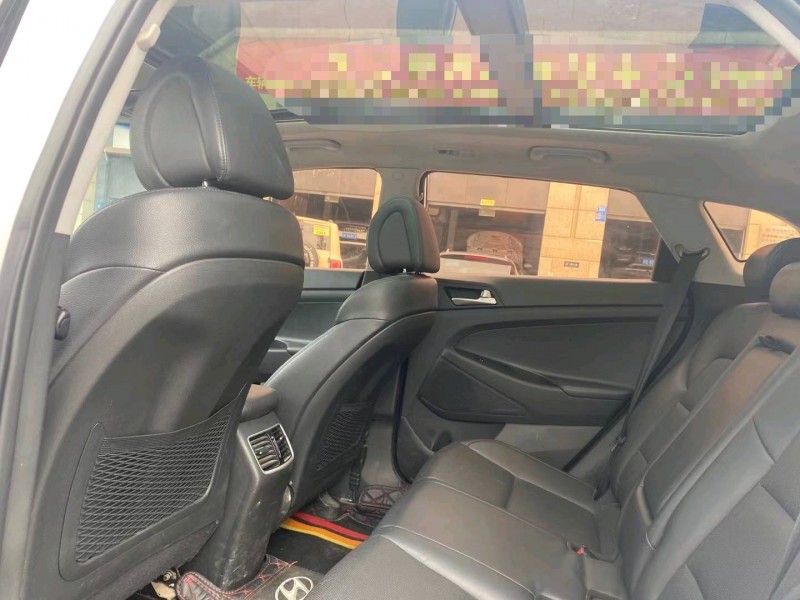 成都16年现代途胜6