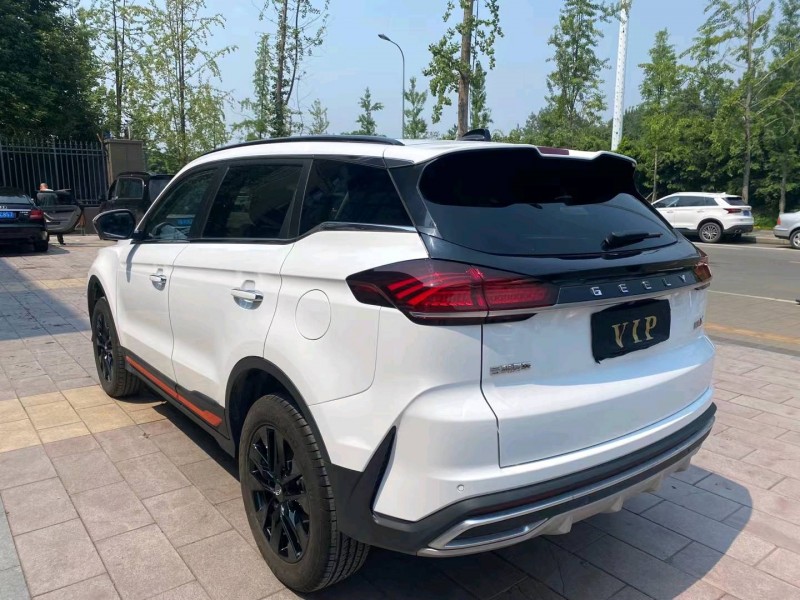 成都22年吉利博越8