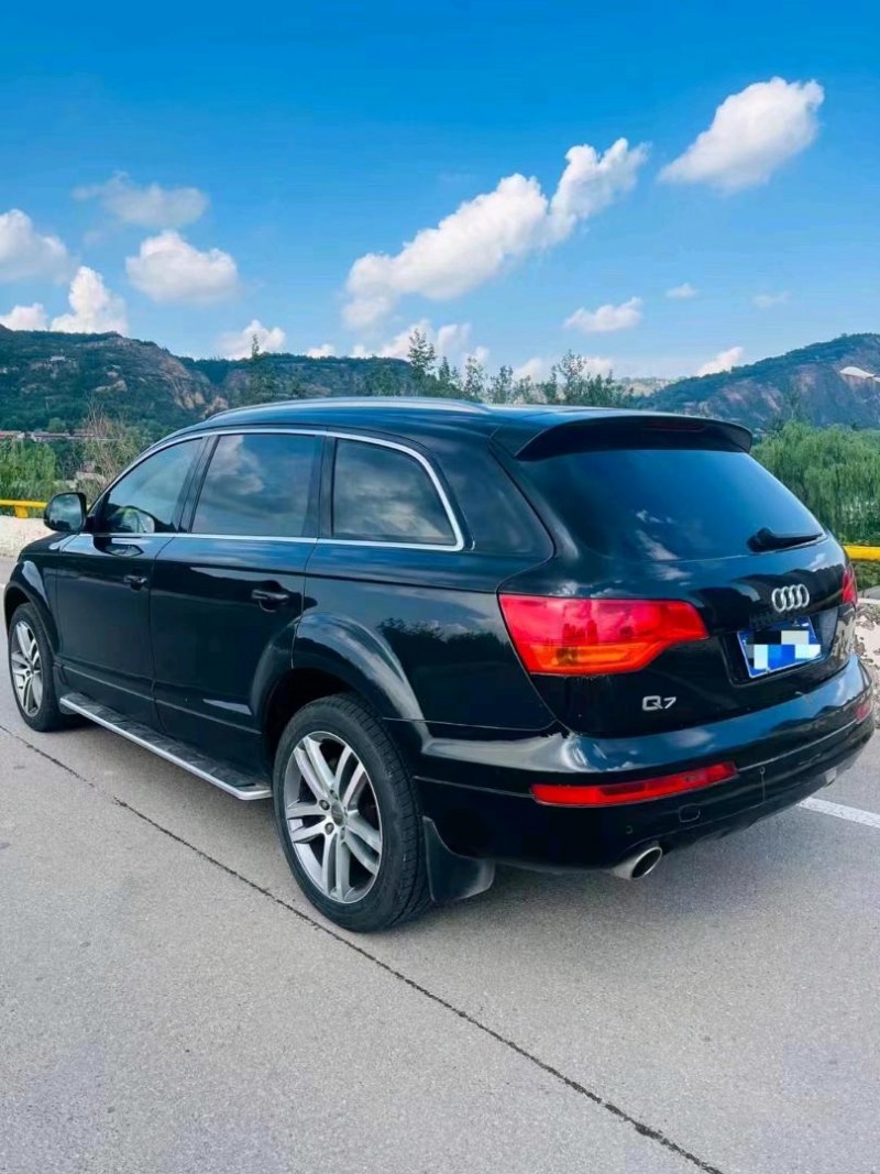 成都08年奥迪Q75