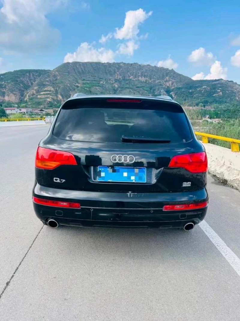 成都08年奥迪Q78