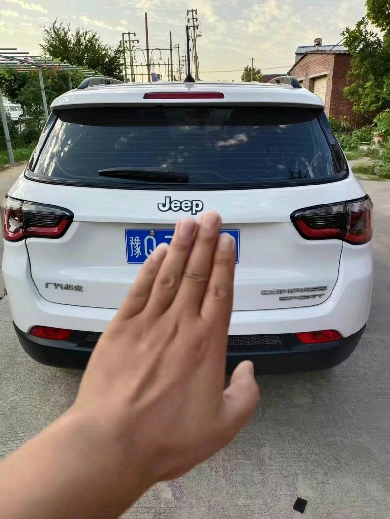 安陽18年Jeep指南者9