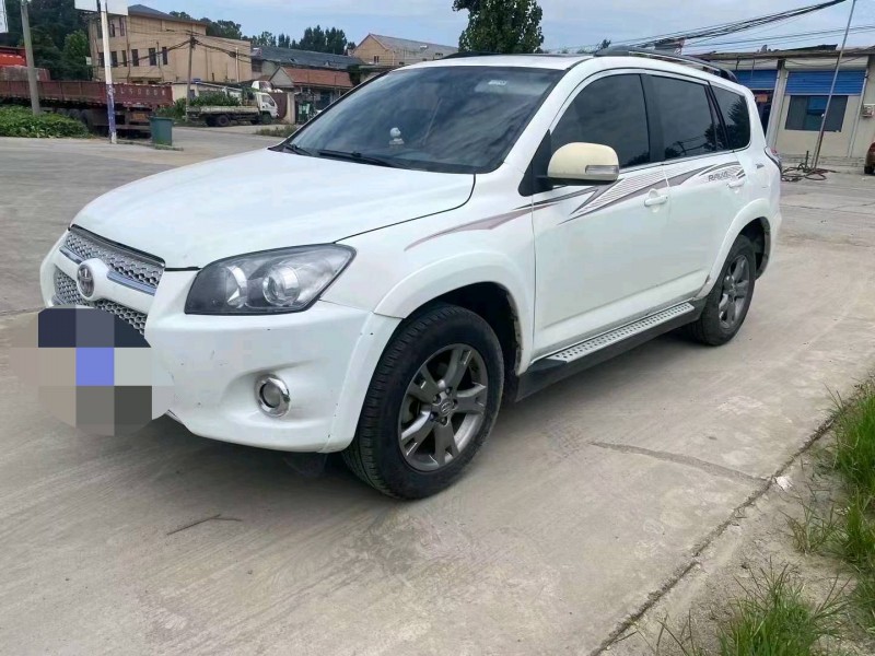 东营13年丰田RAV44
